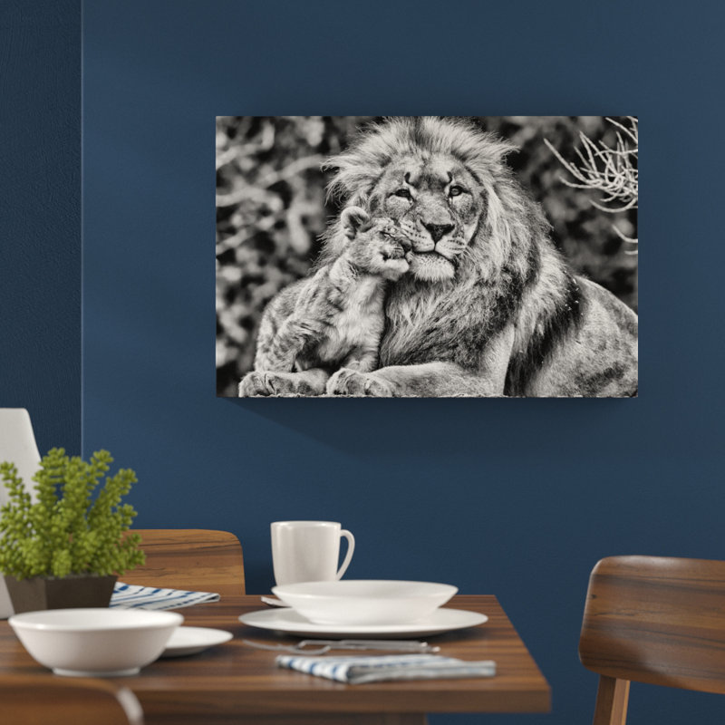 Home Loft Concept Leinwandbild Schöner Löwe mit Jungtier in Monochrom